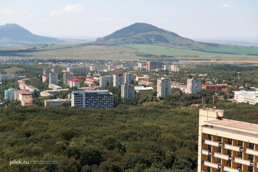 Вид с крыши санатория Горный воздух на город Железноводск